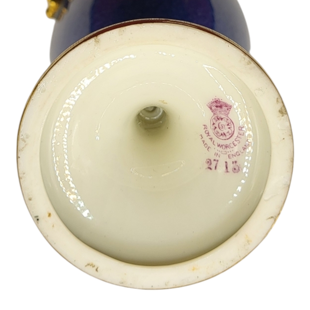 ROYAL WORCESTER, A PAIR OF BONE CHINA LIDDED CABINET VASES AND COVERS, CIRCA 1930 Coloured enamels - Bild 11 aus 11