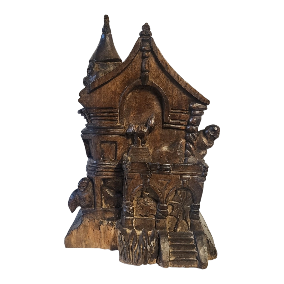 AN EARLY 19TH CENTURY CONTINENTAL BLACK FOREST MANNER SOLID CARVED WOOD MODEL OF A THURINGIAN
