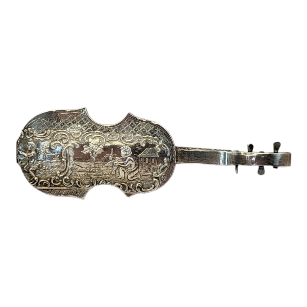 A 19TH CENTURY GERMAN SILVER NOVELTY CELLO SNUFF BOX Having a hinged compartment to rear,pierced F - Image 3 of 4