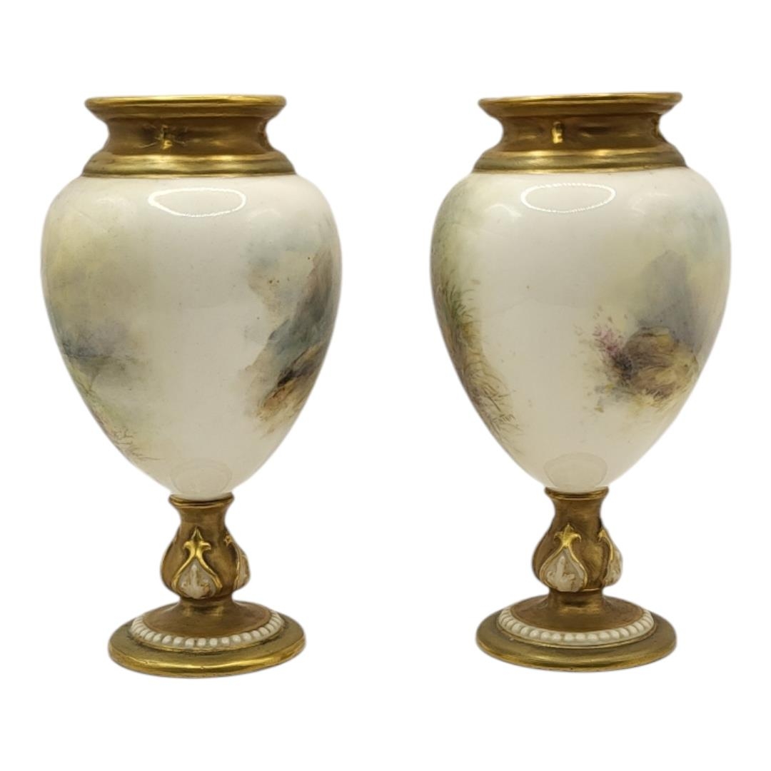 HARRY STINTON FOR ROYAL WORCESTER, A PAIR OF PORCELAIN GLOBULAR VASES Dated 1918 and 1919, both in - Bild 3 aus 9