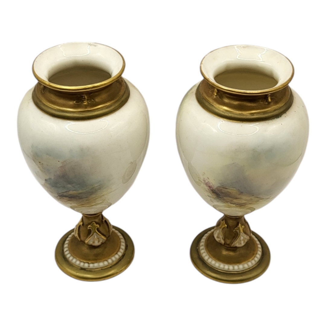 HARRY STINTON FOR ROYAL WORCESTER, A PAIR OF PORCELAIN GLOBULAR VASES Dated 1918 and 1919, both in - Bild 6 aus 9