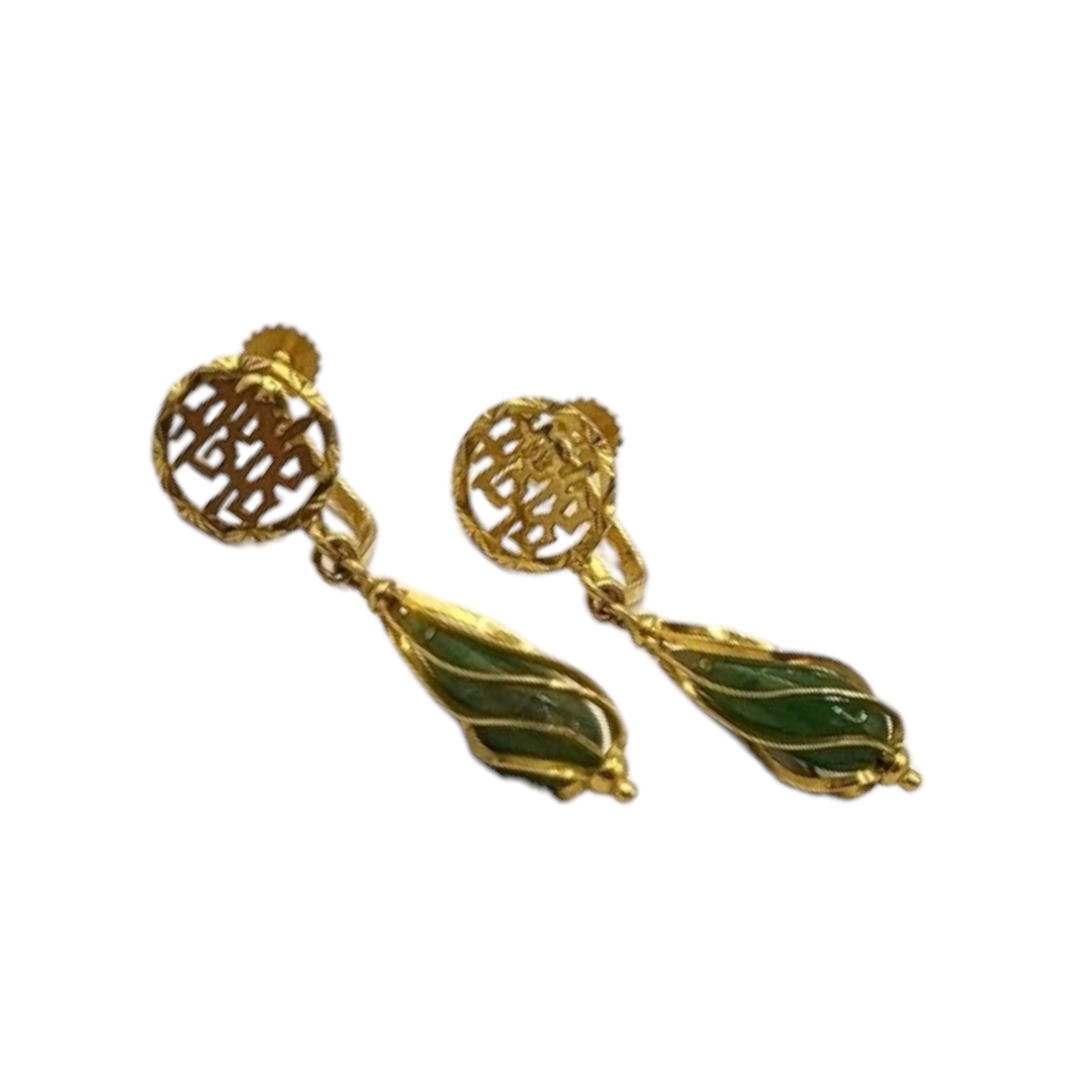 A PAIR OF VINTAGE YELLOW METAL AND JADE DROP EARRINGS Teardrop form, in a twisted gold wire mount,