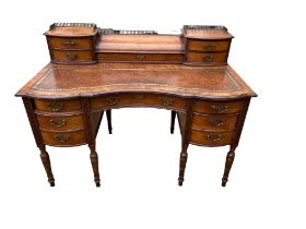 A GOOD LATE VICTORIAN MAHOGANY WRITING DESK With brass gallery above central letter/document