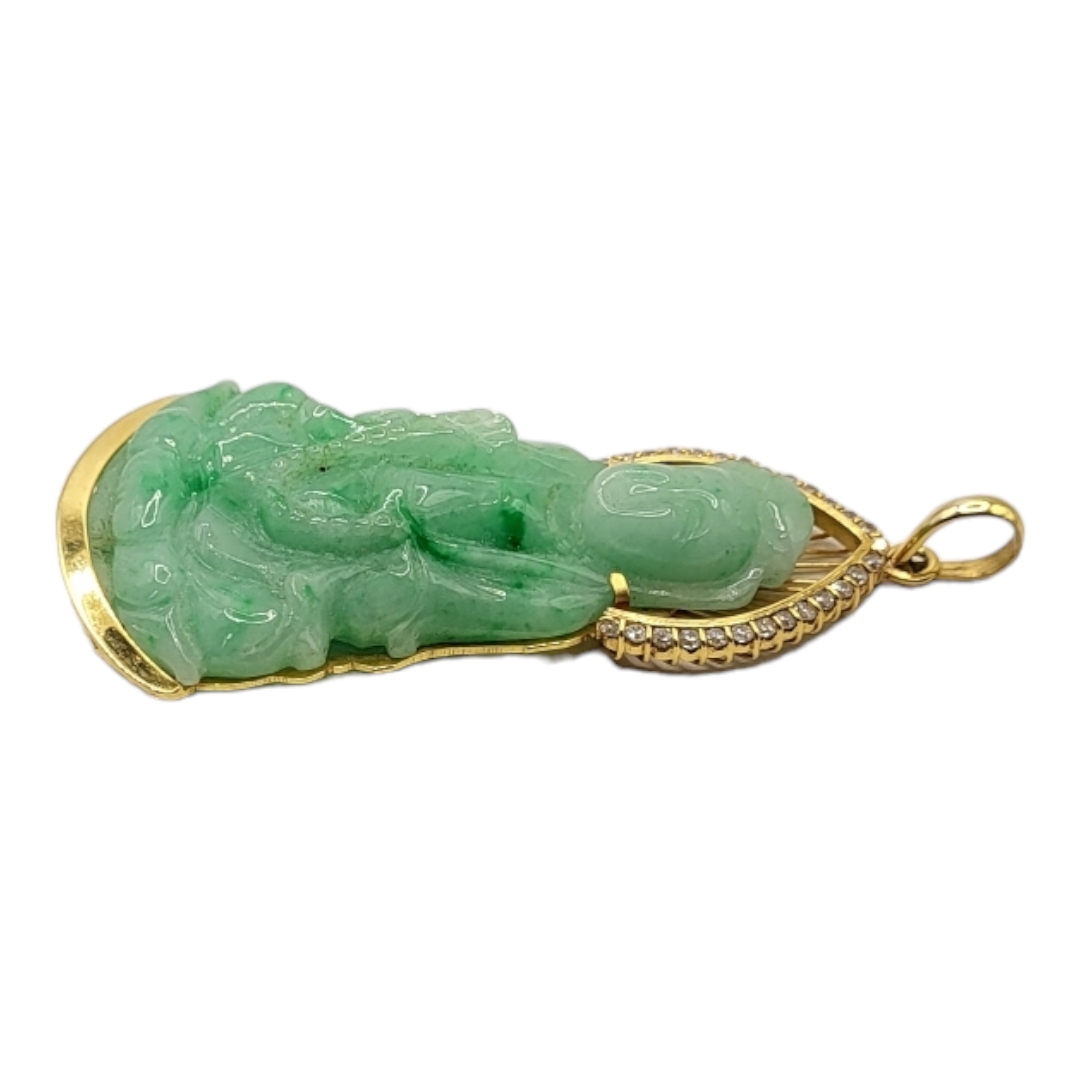A CHINESE 18CT GOLD, DIAMOND AND JADE PENDANT Carved seated pose, edged with round cut diamonds, - Image 4 of 7