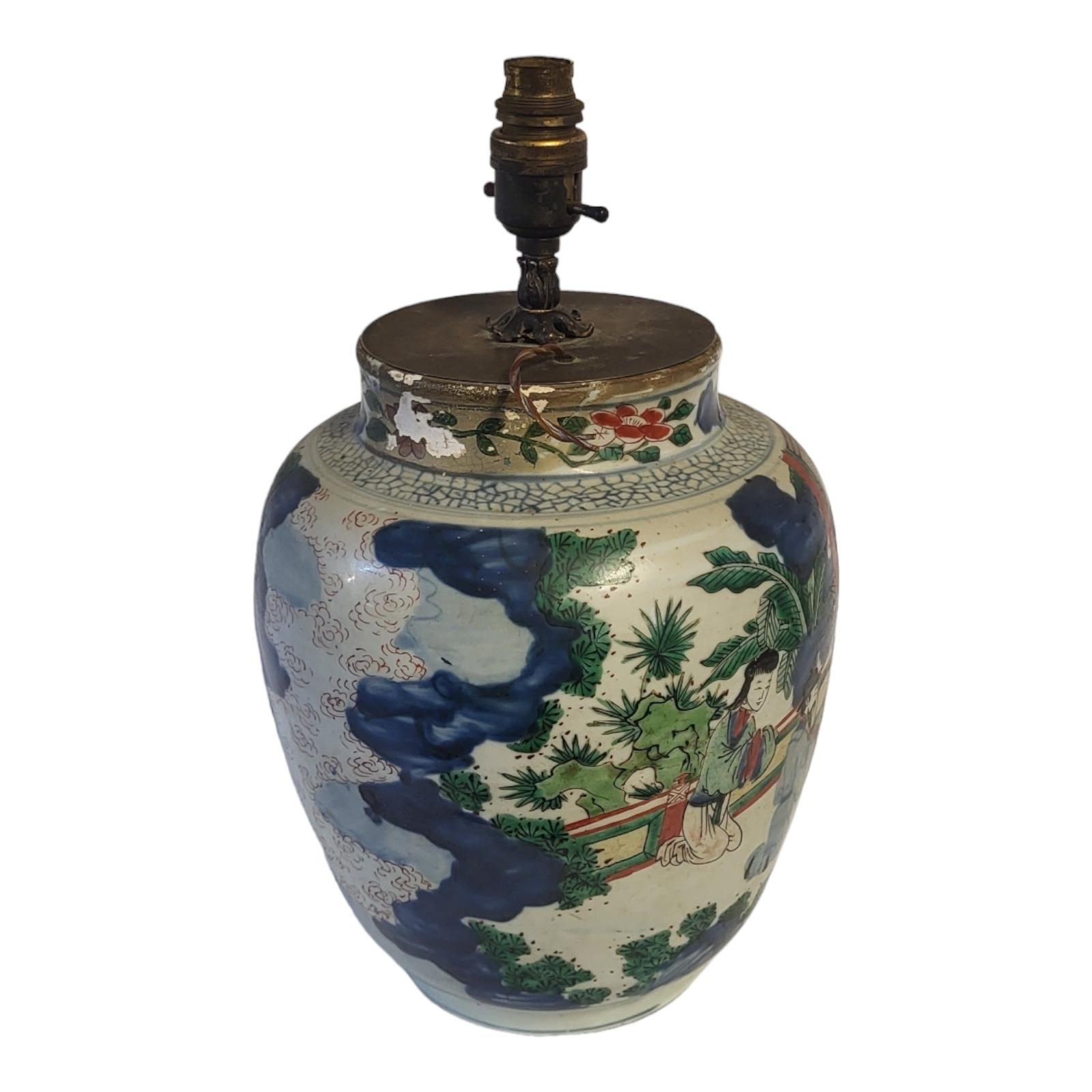 AN 18TH CENTURY CHINESE FAMILLE ROSE/VERTE BALUSTER SHAPED LAMP BASE Polychrome painted with a - Image 3 of 3