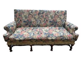 AN EARLY 20TH CENTURY WILLIAM AND MARY STYLE THREE SEAT SETTEE In floral tapestry upholstery,