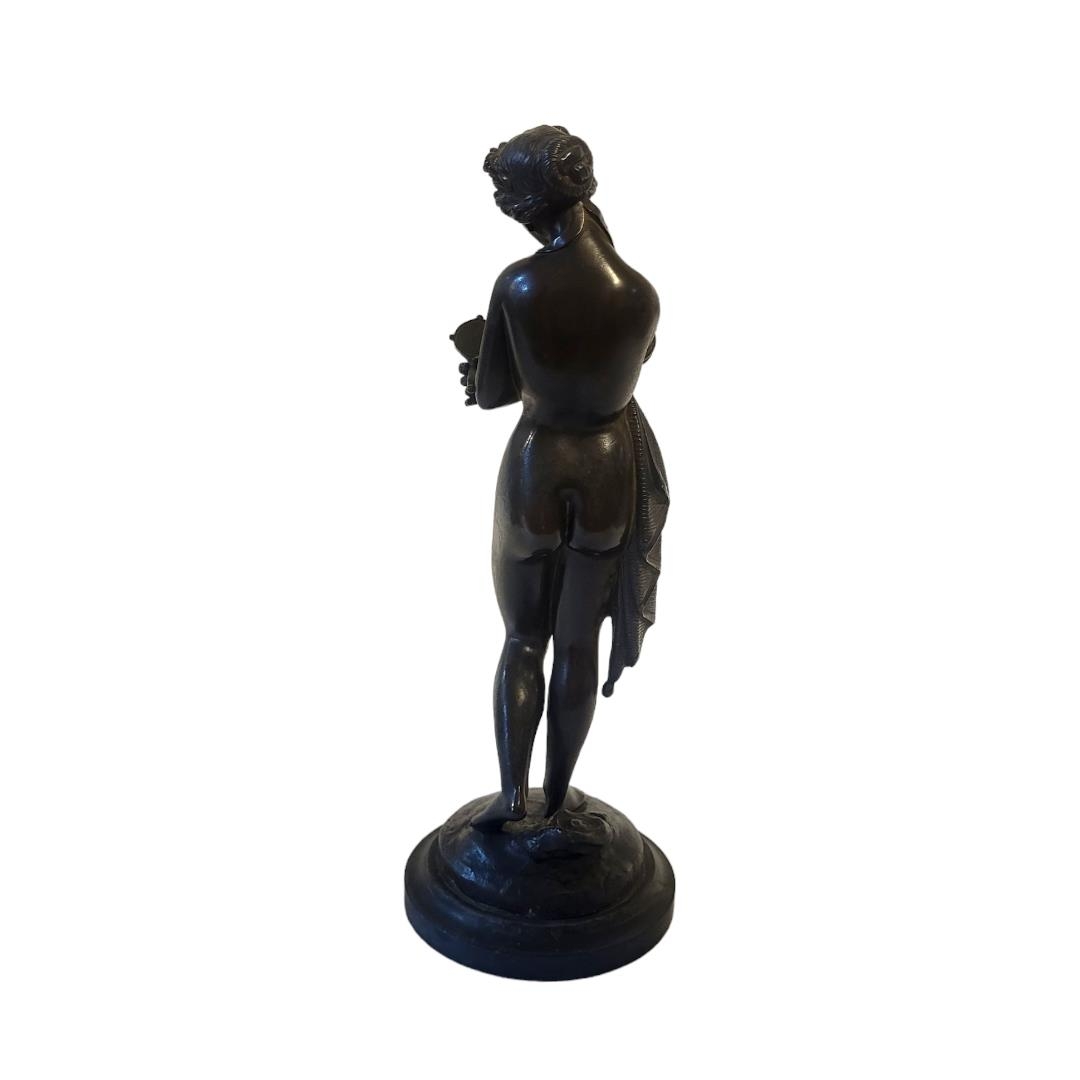 A 19TH CENTURY CONTINENTAL BRONZE FIGURE Classical form maiden with hand mirror, on black slate - Image 2 of 2