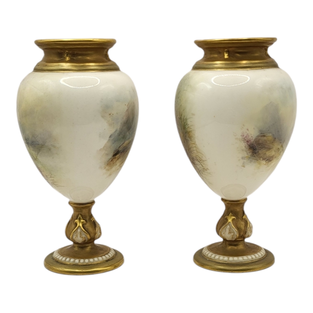 HARRY STINTON FOR ROYAL WORCESTER, A PAIR OF PORCELAIN GLOBULAR VASES Dated 1918 and 1919, both in - Bild 2 aus 9