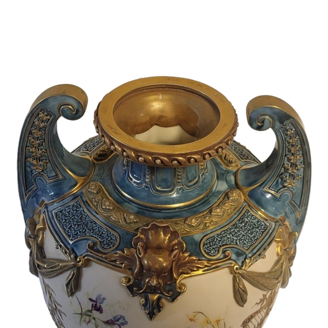 ROYAL WORCESTER, A LOUIS XVI ROCOCO STYLE JEWELLED TWIN HANDLED CENTREPIECE VASE On square - Image 5 of 15