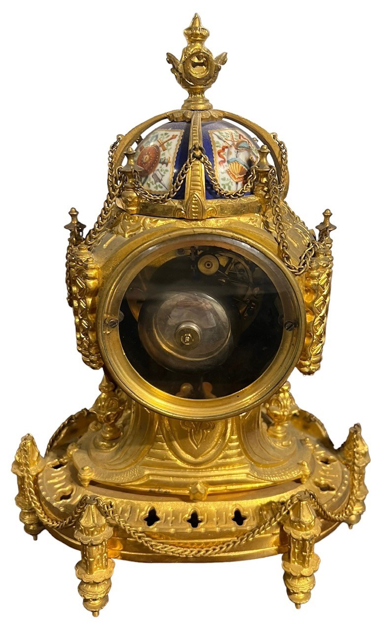 A 19TH CENTURY FRENCH GILT METAL AND PORCELAIN MOUNTED STRIKING MANTEL CLOCK The case modelled - Image 4 of 4