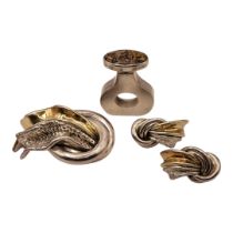 (POSSIBLY ITALIAN) A MODERNIST STYLE SILVER SUITE COMPRISING LARGE BROOCH AND PAIR OF EARRINGS,