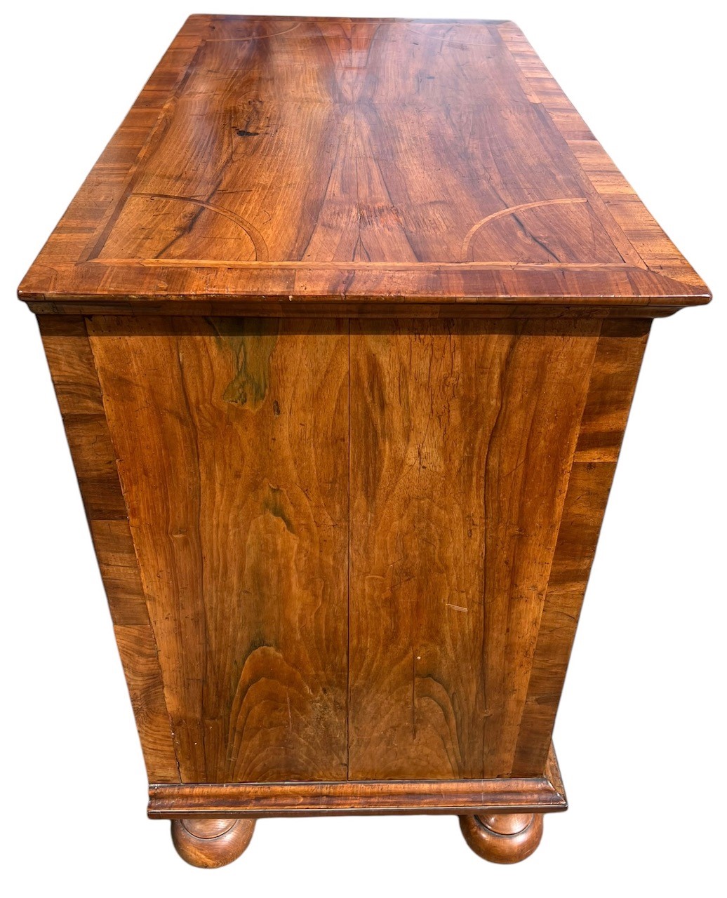 A WILLIAM AND MARY FIGURED WALNUT AND HERRINGBONE INLAY CHEST Two short over three long graduated - Image 5 of 8