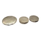 A COLLECTION OF THREE EARLY 20TH CENTURY CONTINENTAL SILVER COMPACTS Comprising a chased and