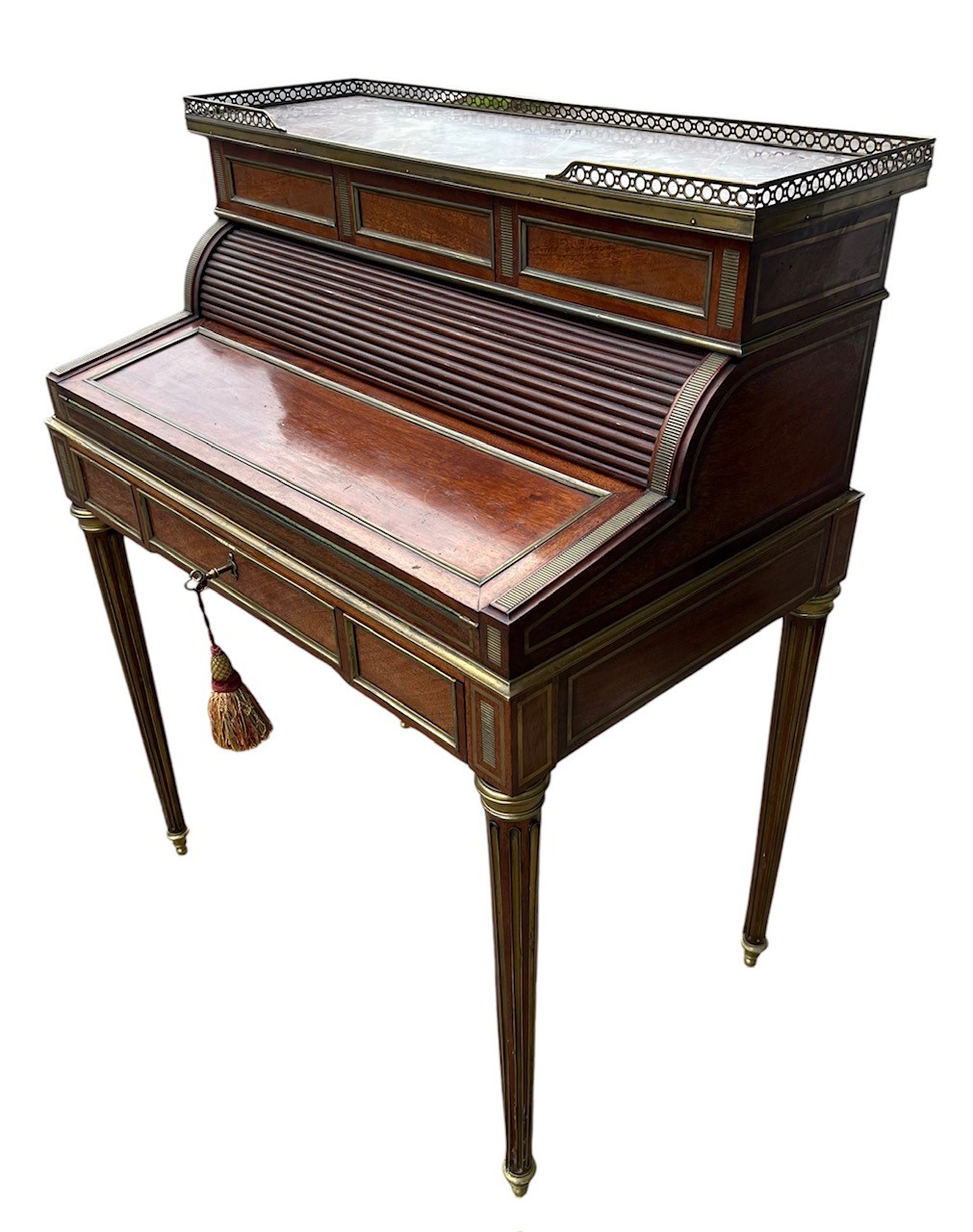 A 19TH CENTURY FRENCH LADIES’ MAHOGANY AND GILT METAL MOUNTED WRITING BUREAU DESK Having a - Image 3 of 9