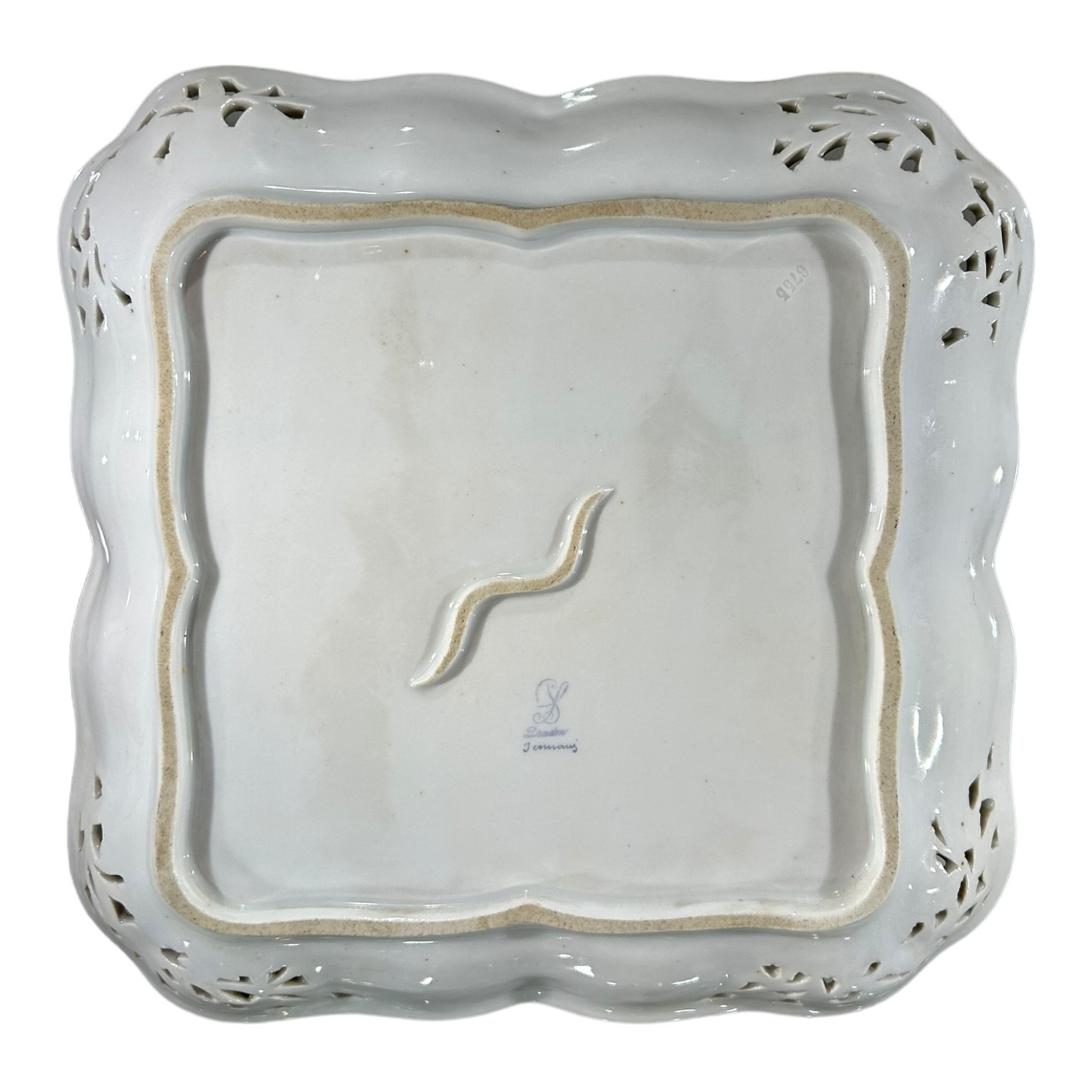 HELENA WOLFSOHN, DRESDEN, A LATE 19TH CENTURY PORCELAIN QUATREFOIL CABINET CUP AND SAUCER, - Image 3 of 8