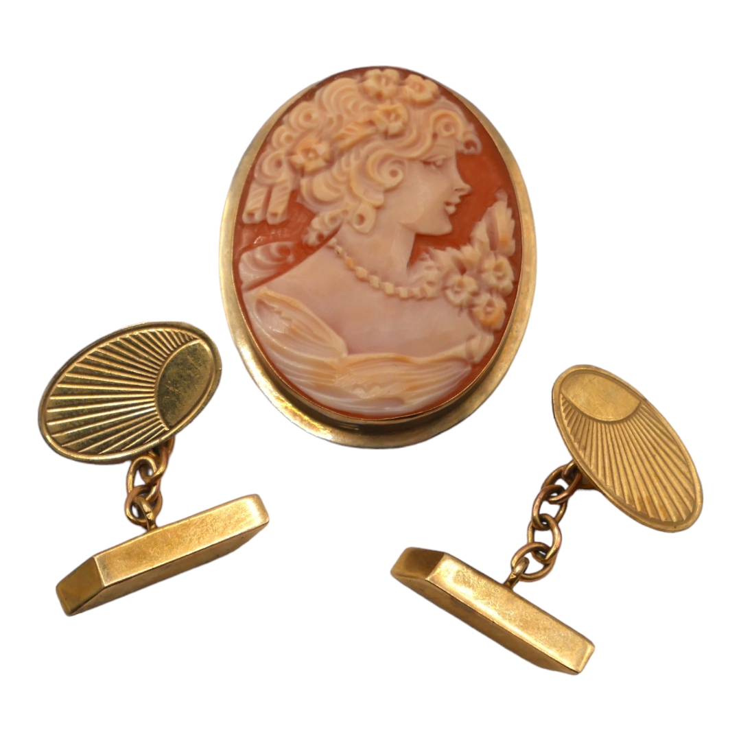 A VINTAGE 9CT GOLD MOUNTED SHELL CAMEO BROOCH/PENDANT, TOGETHER WITH A PAIR OF 9CT GOLD
