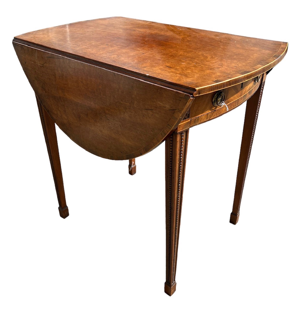 A GEORGE III CARVED MAHOGANY AND INLAID OVAL PEMBROKE TABLE With single drawer raised on square - Image 3 of 5