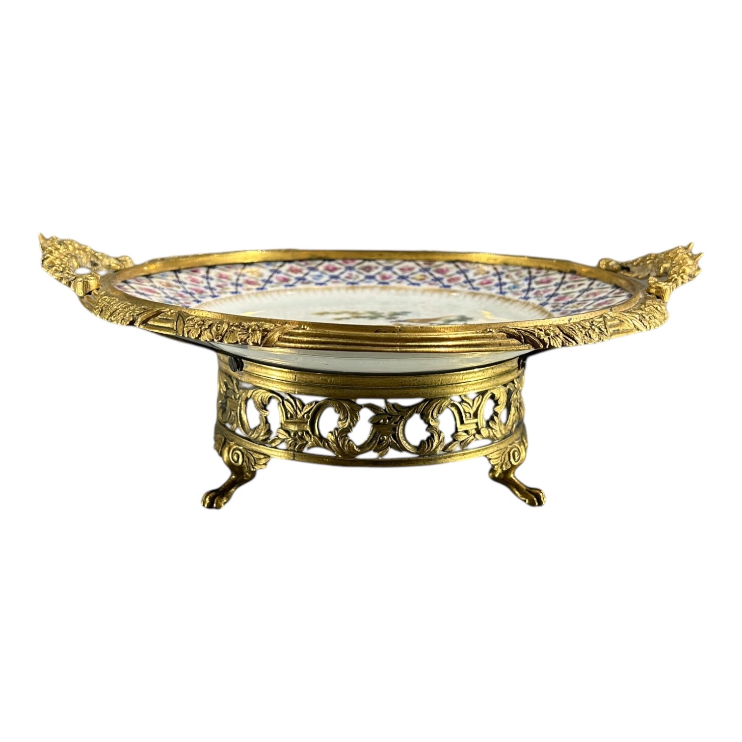AN 18TH CENTURY FRENCH VINCENNES PORCELAIN AND GILT BRONZE MOUNT FORMING A TAZZA Plate hand - Image 3 of 4
