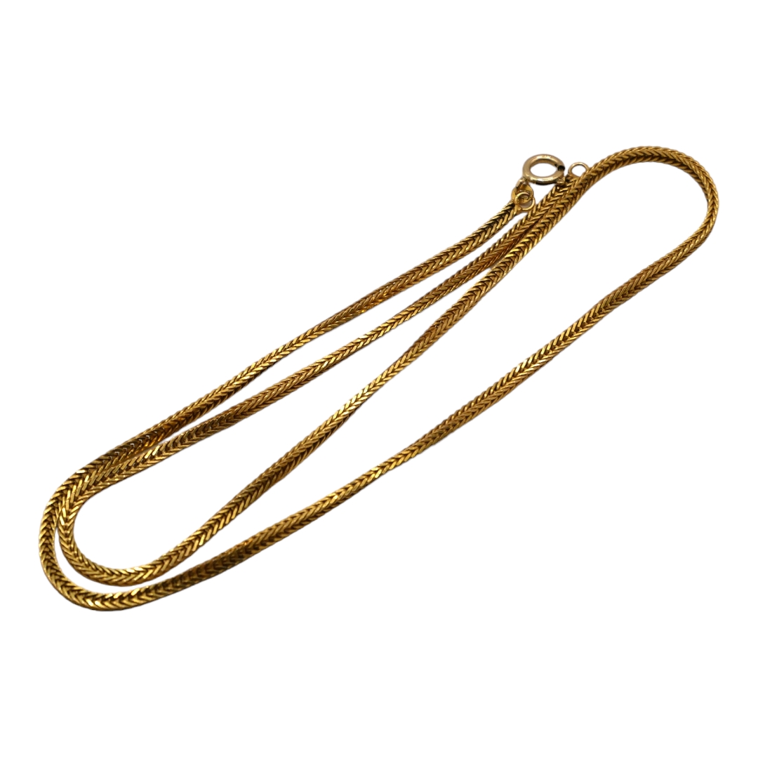 A VINTAGE 9CT GOLD HERRINGBONE LINK CHAIN. (length 56.5cm, 11.9g)