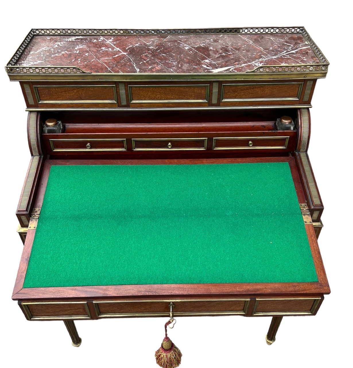 A 19TH CENTURY FRENCH LADIES’ MAHOGANY AND GILT METAL MOUNTED WRITING BUREAU DESK Having a - Image 6 of 9