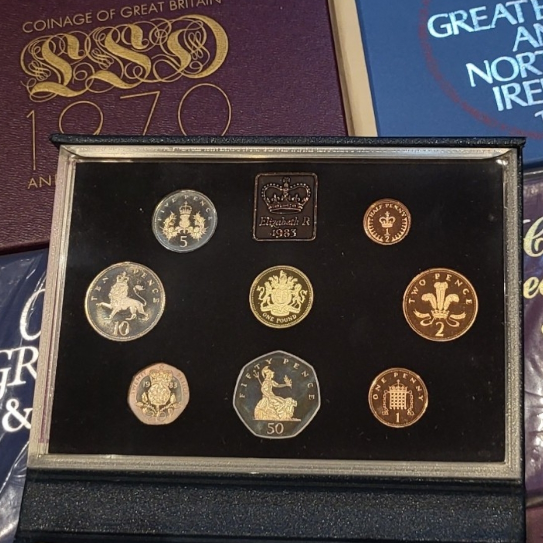 A LARGE COLLECTION OF ROYAL MINT PROOF COIN SETS, UNCIRCULATED COINS AND OTHERS, TOGETHER WITH - Image 3 of 11