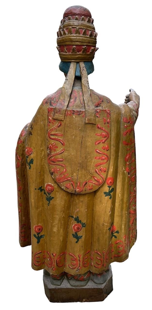 A LARGE 16TH/17TH CENTURY CARVED WOOD POLYCHROME AND GILDED STATUE OF A POPEWearing the triple - Image 5 of 9