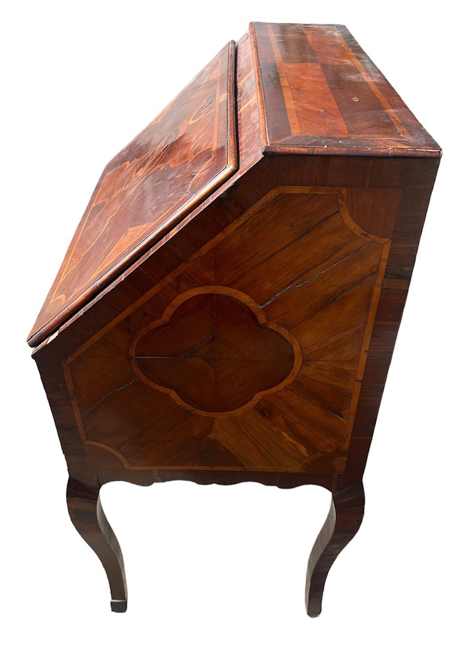AN 18TH CENTURY MALTESE WALNUT AND MARQUETRY INLAID WRITING BUREAU The fall front opening to - Image 4 of 8