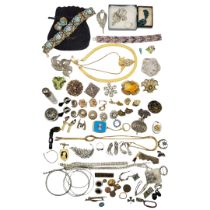 A COLLECTION OF COSTUME JEWELLERY, TO INCLUDE NECKLACES, BROOCHES, BANGLES, EARRINGS AND OTHERS.