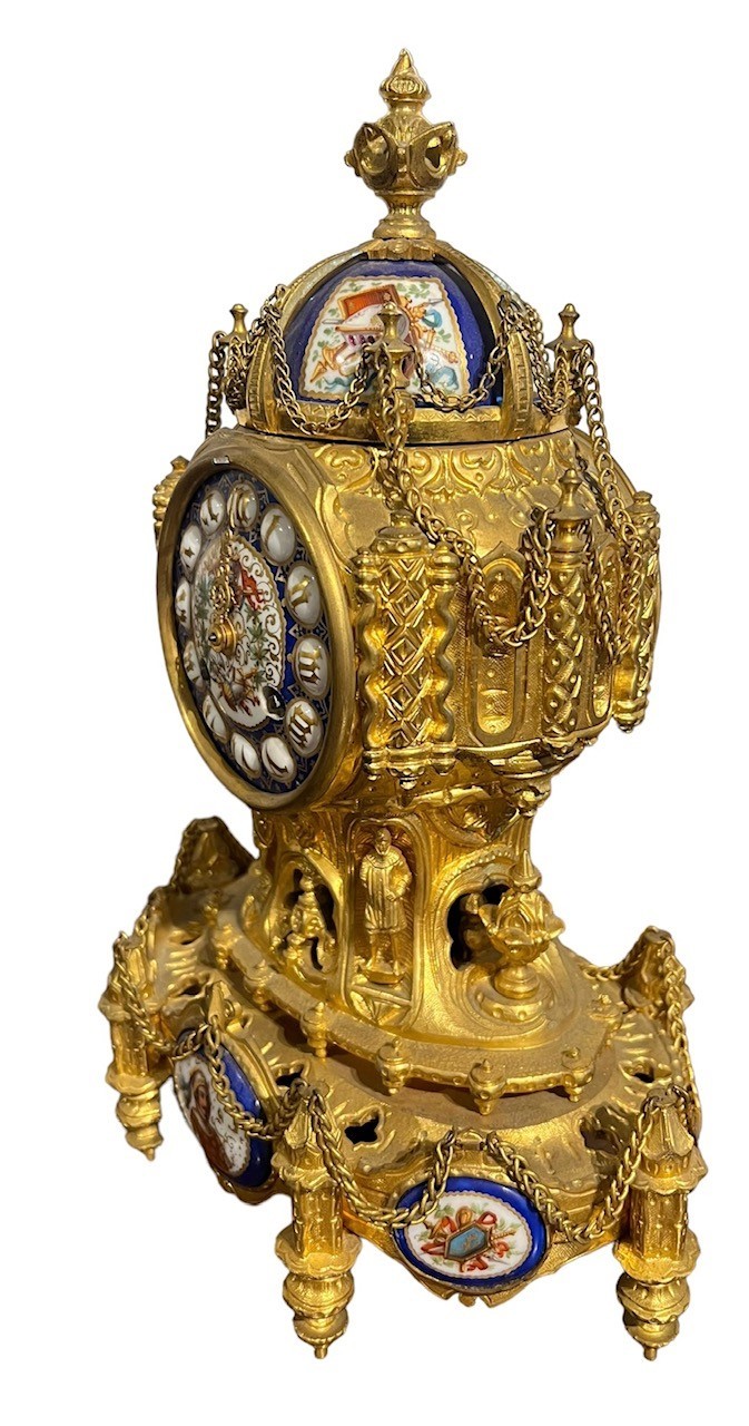 A 19TH CENTURY FRENCH GILT METAL AND PORCELAIN MOUNTED STRIKING MANTEL CLOCK The case modelled - Image 2 of 4