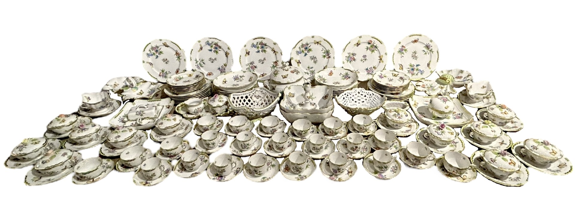 HEREND, HUNGARY, AN EXTENSIVE COLLECTION OF 20TH CENTURY ‘QUEEN VICTORIA’ PATTERN PORCELAIN PART