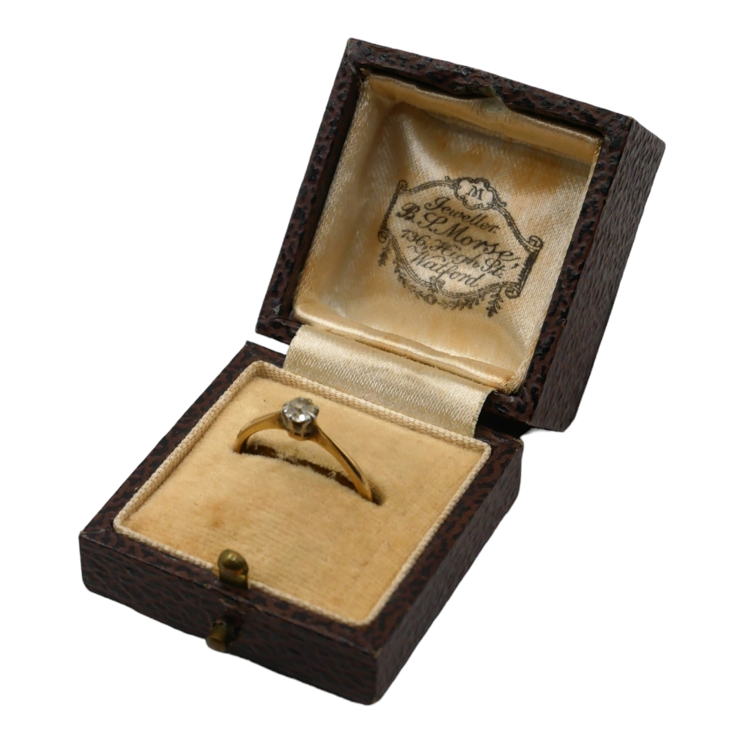 AN 18CT GOLD DIAMOND SOLITAIRE RING Having old European round cut diamond (approx 3mm) in claw set - Image 2 of 2
