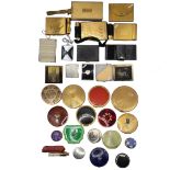 A LARGE COLLECTION OF THIRTY 20TH CENTURY ART DECO AND VINTAGE COMPACTS To include examples from