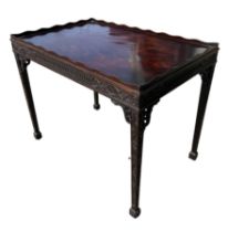 A RARE 18TH CENTURY AMERICA COLONIAL WILLIAMSBURG VIRGINIA CARVED MAHOGANY CHINA SILVER TABLE The