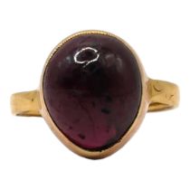 A GEORGIAN YELLOW METAL AND CABOCHON GARNET RING, YELLOW METAL TESTED AS 18CT AND 9CT GOLD Purple/