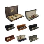 A COLLECTION OF 29 FOUNTAIN PENS, BALLPOINT PENS & PENCILS, TO INCLUDE EXAMPLES FROM MONT BLANC,