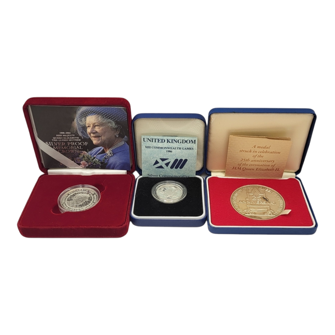 A COLLECTION OF NINETEEN ROYAL MINT SILVER PROOF COINS, MAJORITY BEING CASED Comprising Royal Mint - Image 11 of 13
