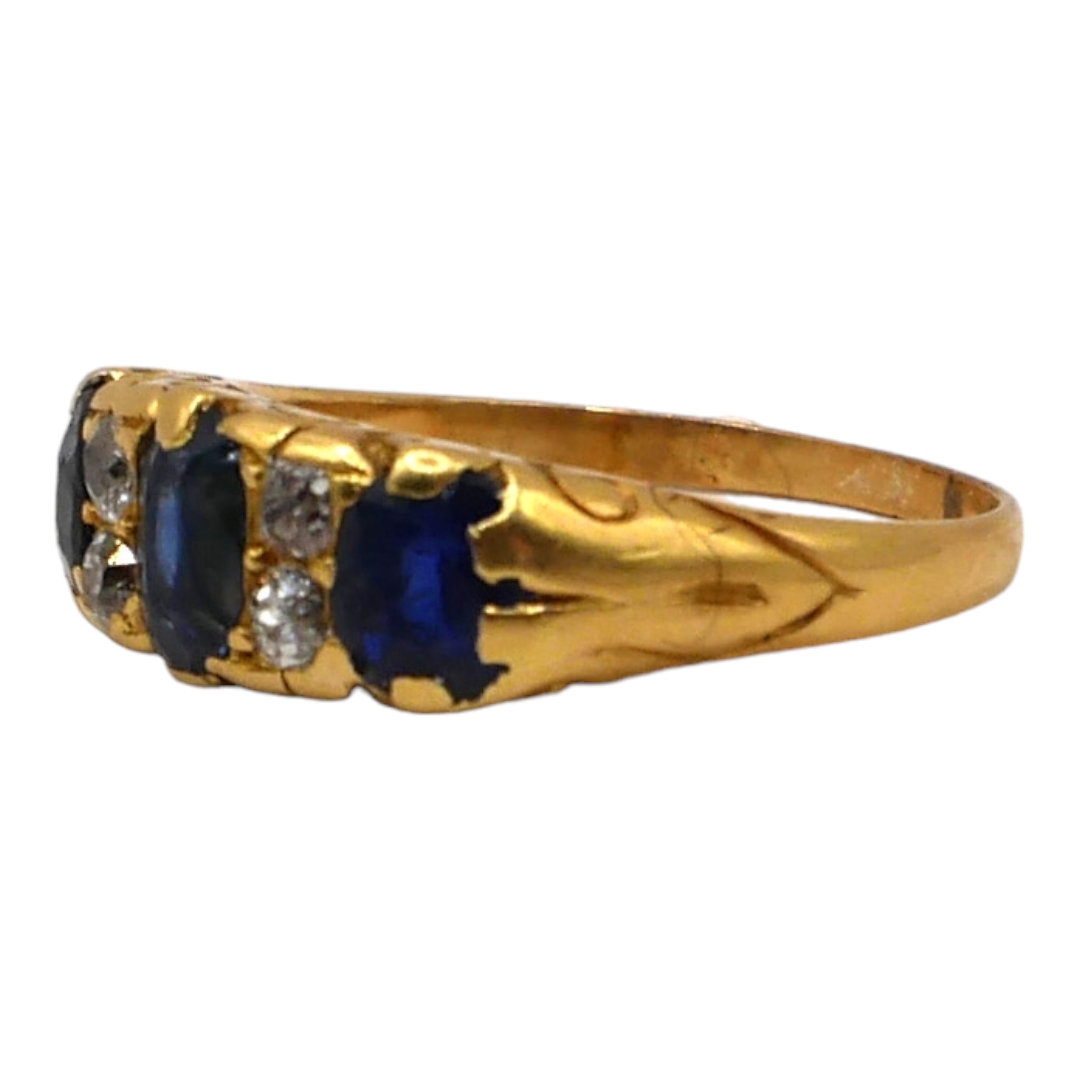 A LATE VICTORIAN/EARLY EDWARDIAN YELLOW METAL, SAPPHIRE AND DIAMOND RING, YELLOW METAL TESTED AS - Image 2 of 2