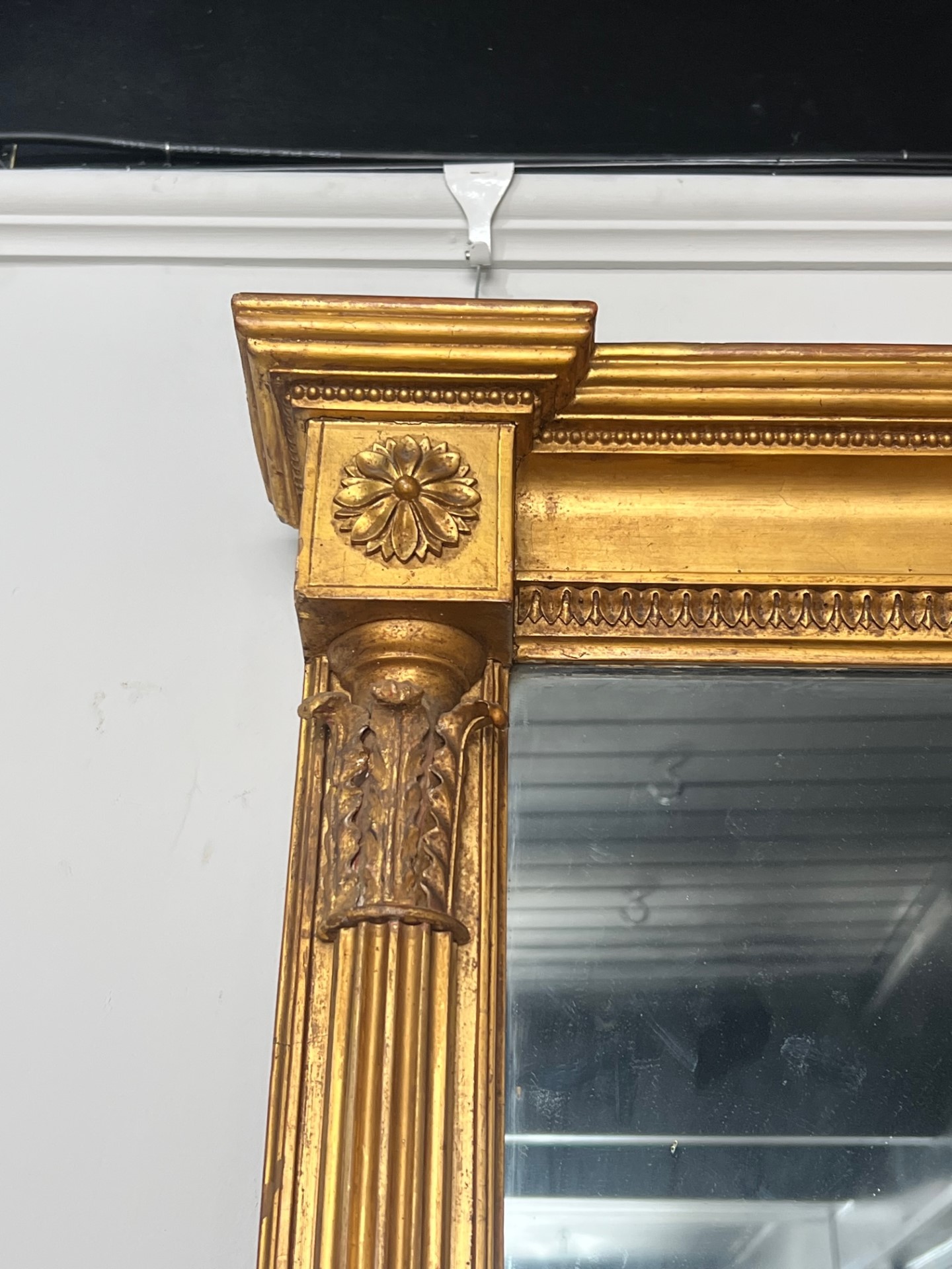 MANNER OF ROBERT ADAM, A LARGE EARLY 19TH CENTURY CARVED GILTWOOD AND GESSO NEOCLASSICAL PIER MIRROR - Image 5 of 5