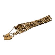 A 9CT GOLD GATE LINK BRACELET Having heart shaped padlock clasp. (approx length 15cm, 8.8g)