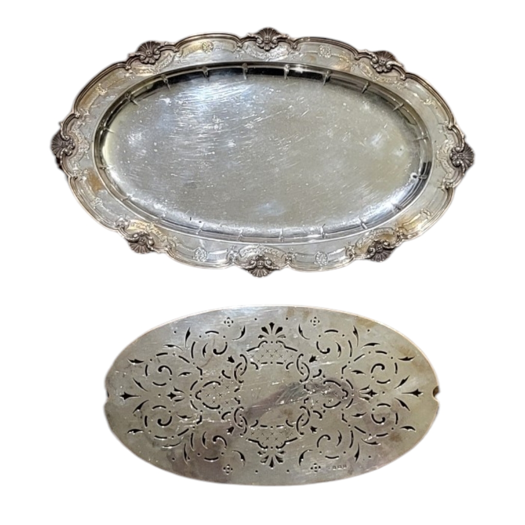 GOLDSMITHS & SILVERSMITHS CO. LTD, A LARGE SILVER MEAT PLATTER AND DRAINER INSERT, HALLMARKED - Image 3 of 4