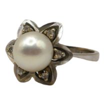 A VINTAGE 18CT WHITE GOLD PEARL AND DIAMOND RING The central solitaire pearl (approx 8mm) surrounded