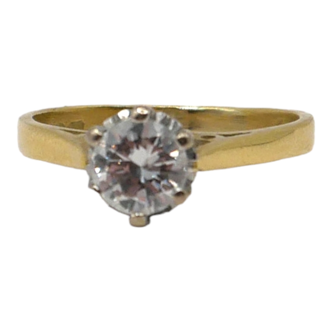 A VINTAGE 18CT GOLD AND DIAMOND SOLITAIRE RING Brilliant round cut diamond (approx. 5.5mm), having - Image 2 of 3