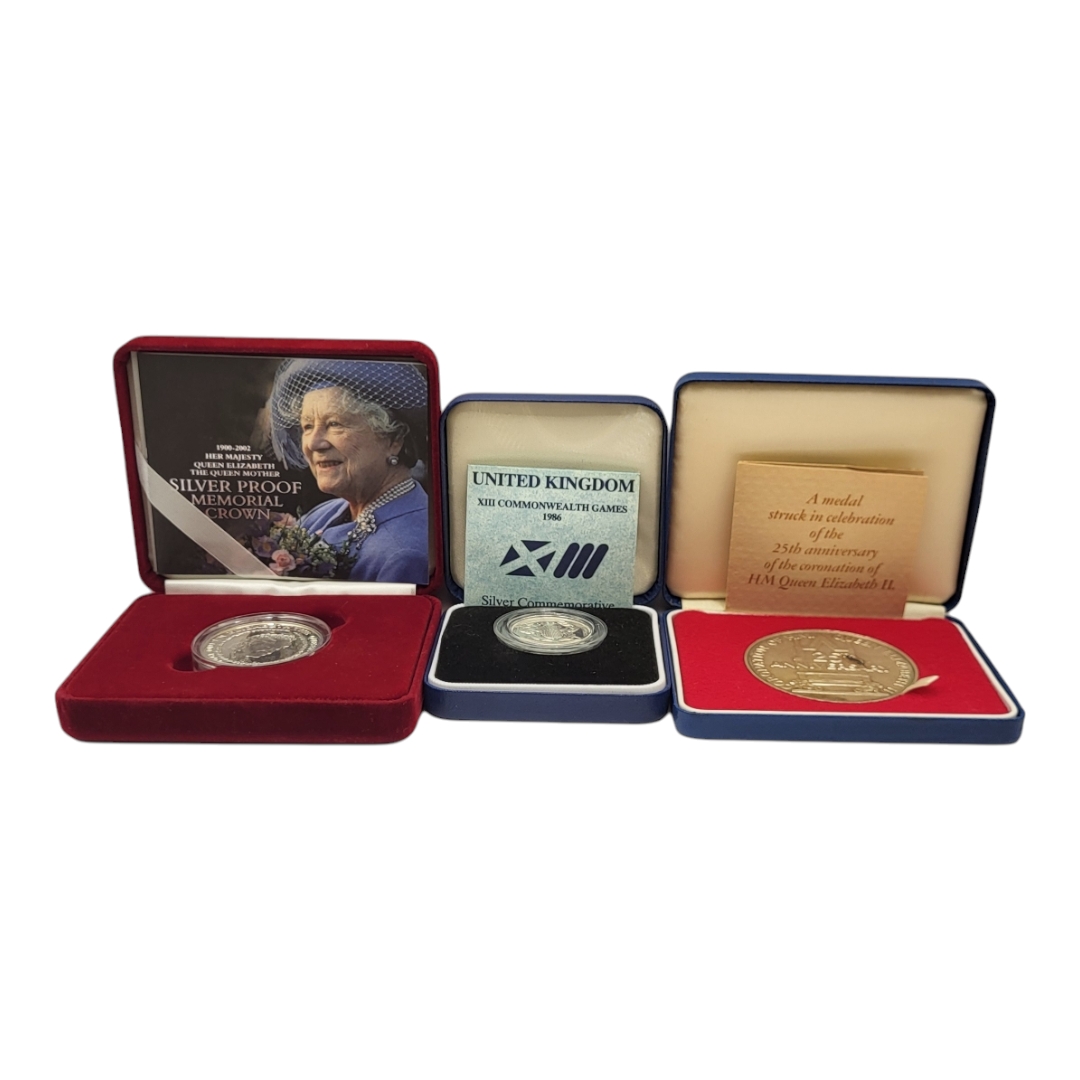 A COLLECTION OF NINETEEN ROYAL MINT SILVER PROOF COINS, MAJORITY BEING CASED Comprising Royal Mint - Image 10 of 13