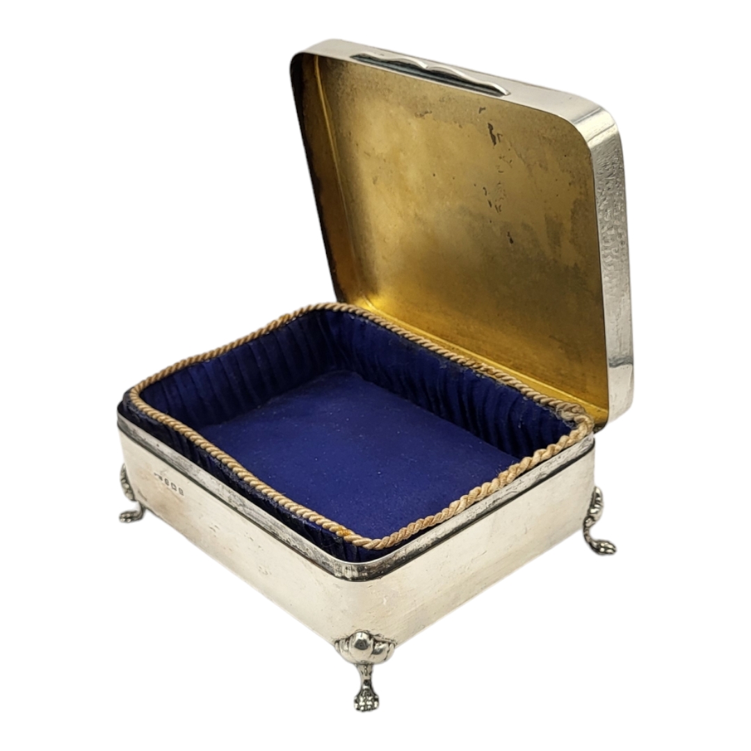 DANIEL MANUFACTURING COMPANY, AN ART DECO SILVER CASKET, HALLMARKED BIRMINGHAM, 1926 Engine turned - Image 4 of 5