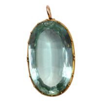 A LARGE EARLY 20TH CENTURY YELLOW METAL AND AQUAMARINE PENDANT, YELLOW METAL TESTED AS 18CT YELLOW
