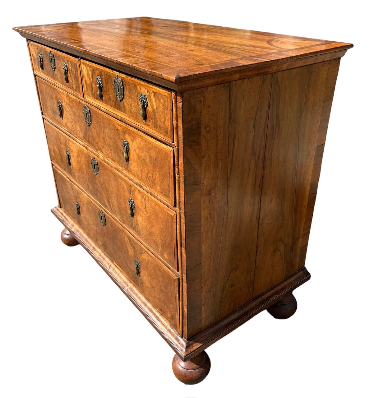 A WILLIAM AND MARY FIGURED WALNUT AND HERRINGBONE INLAY CHEST Two short over three long graduated - Image 3 of 8