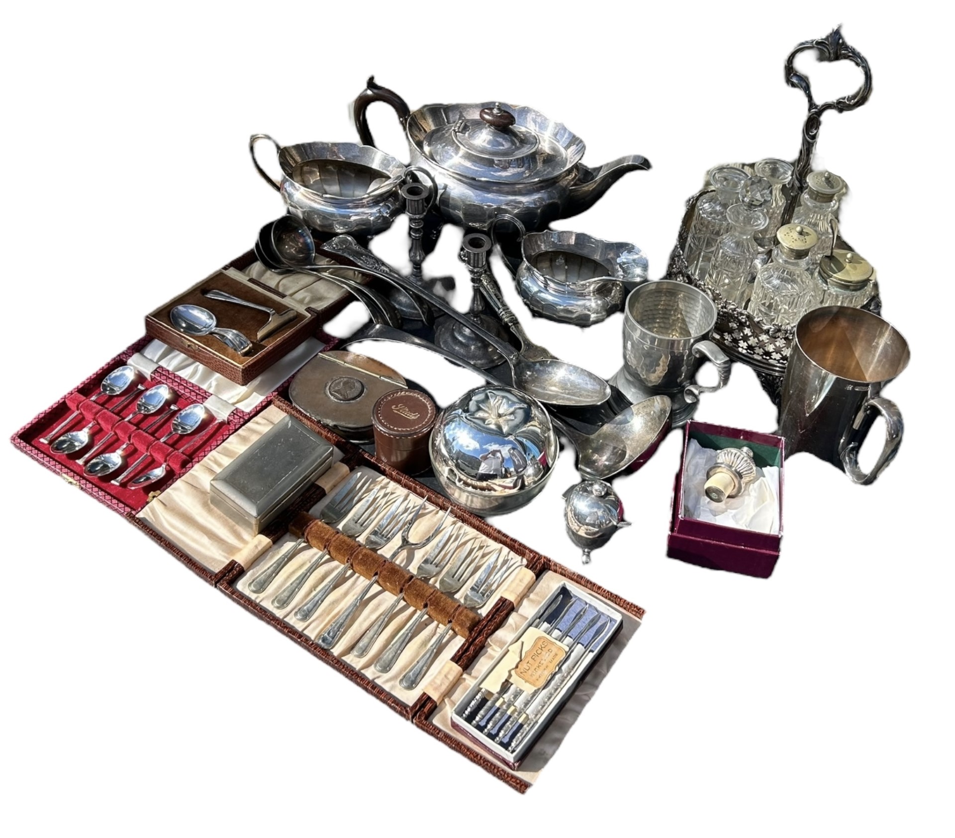 A COLLECTION OF VICTORIAN AND LATER SILVER PLATED ITEMS, COMPRISING TEA SET, CRUET SET, BOXED - Image 2 of 2