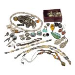 A COLLECTION OF 20TH CENTURY AND LATER SILVER JEWELLERY, TO INCLUDE RINGS, EARRINGS, BRACELETS,