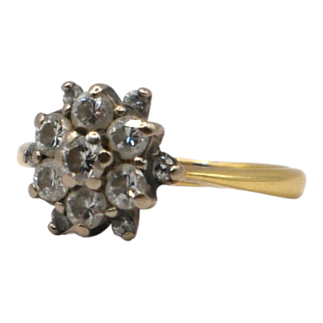 A VINTAGE 18CT GOLD AND DIAMOND CLUSTER RING The central brilliant round cut diamond (approx. 3mm) - Image 2 of 3