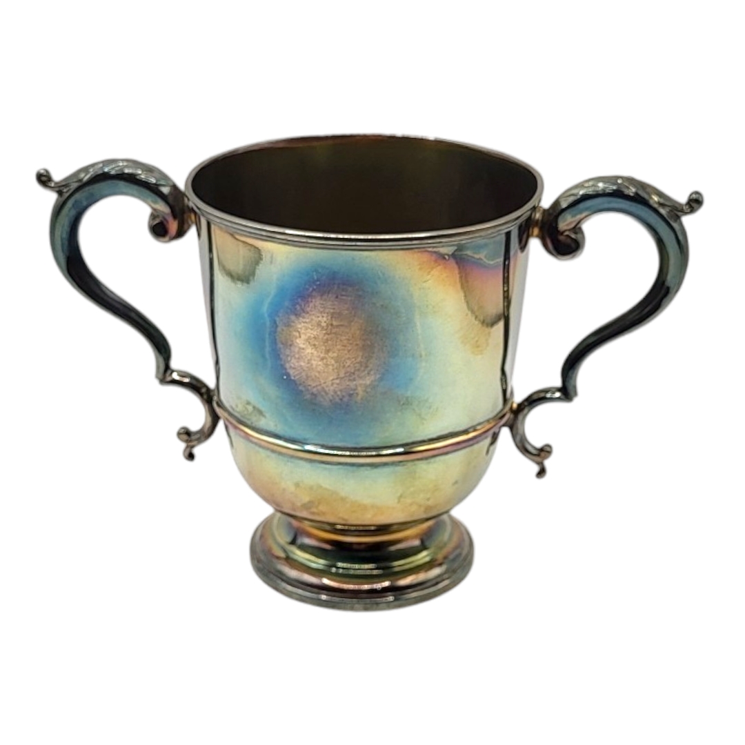 ATKIN BROTHERS, AN EDWARDIAN TWIN HANDLED SILVER TROPHY, HALLMARKED SHEFFIELD, 1905 Inscribed to - Image 3 of 3